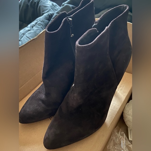 💕HOST PICK💕 NIB Via Spiga Brown Booties - Picture 2 of 4